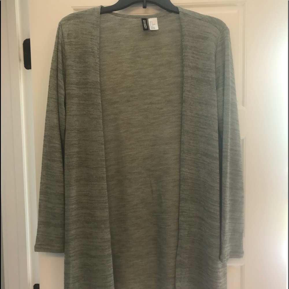 Light-weight cardigan